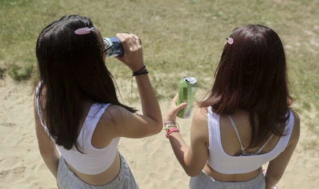 67 procent nastolatków w wieku od 12 do 20 lat spożywa napoje energetyzujące, w tym 16 procent dość często.