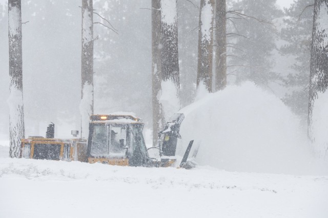 Ponad 2 metry śniegu spadło w górach Sierra Nevada na granicy Kalifornii i Nevady