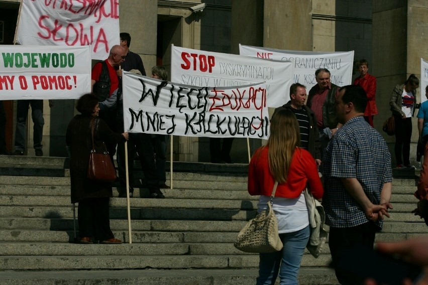 Wrocław: Protestowali przeciwko likwidacji szkoły w powiecie strzelińskim