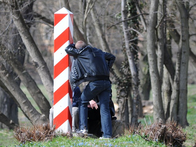 Od kiedy możemy przekraczać zachodnią granicę w dowolnym miejscu, ruch między naszymi krajami odbywa się bez kontroli.