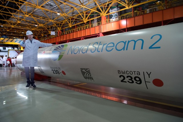Szef gazpromu Aleksiej Miller w czasie wizyty w zakładach w Czelabińsku produkujących rury dla gazociągu Nord Stream 2