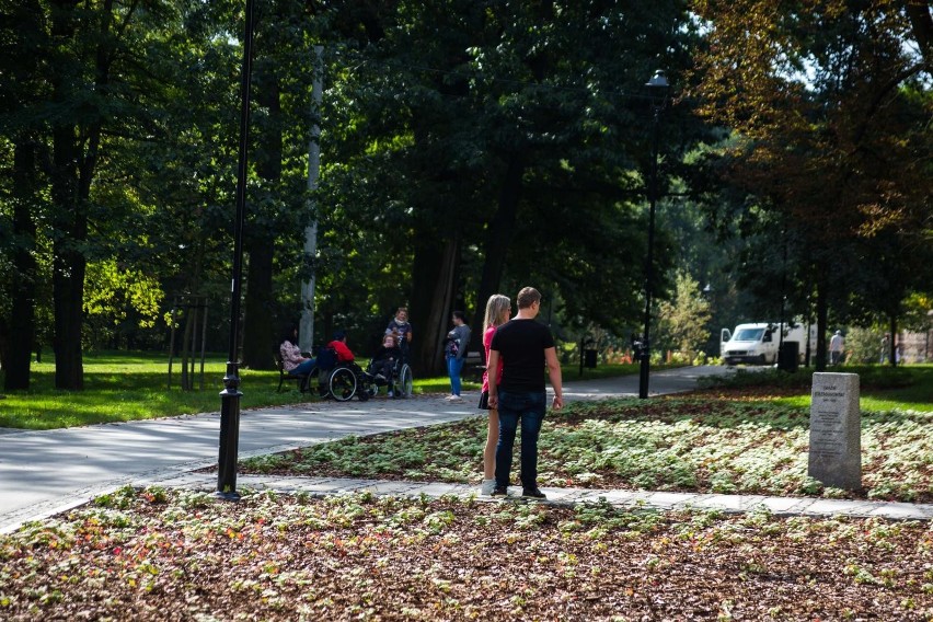 Kraków. Mieszkańcy mogą już wejść do parku Jerzmanowskich. Po rewitalizacji robi wrażenie [ZDJĘCIA]