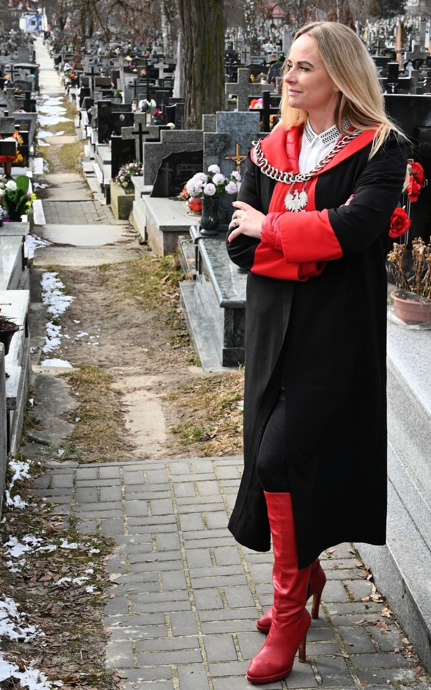 Aneta Dobroch z Sandomierza jest jedną z niewielu w Polsce mistrzyń ceremonii pogrzebowych. Zdradziła nam tajemnice swojej pracy