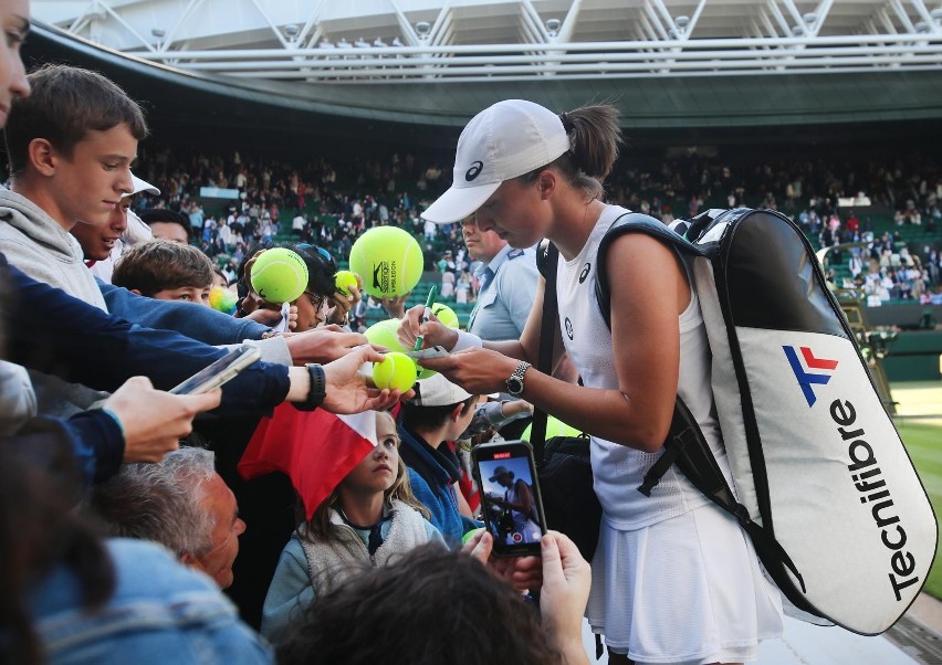 Iga Świątek podczas tegorocznego Wimbledonu.