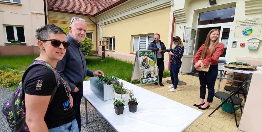 Kwiatowymiana w Tarnobrzegu. Ogromne zainteresowanie adopcją roślin. Wszystkie poszły w dobre ręce (ZDJĘCIA) 