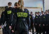 Zarobki w policji 2018. Sprawdź, ile zarabiają policjanci? Ile zarabia komendant, ile detektyw? [STAWKI NETTO, DANE OD ZWIĄZKÓW ZAWODOWYCH]