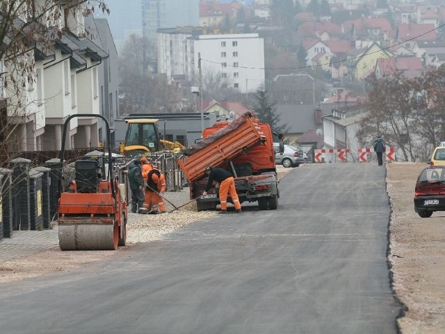 Tak wygląda ulica Skalista w Kielcach po położeniu asfaltu.