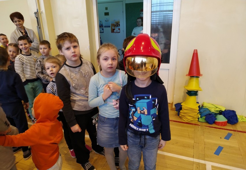 Strażacy o bezpieczeństwie w szkole w Borzyminie [zobacz zdjęcia]