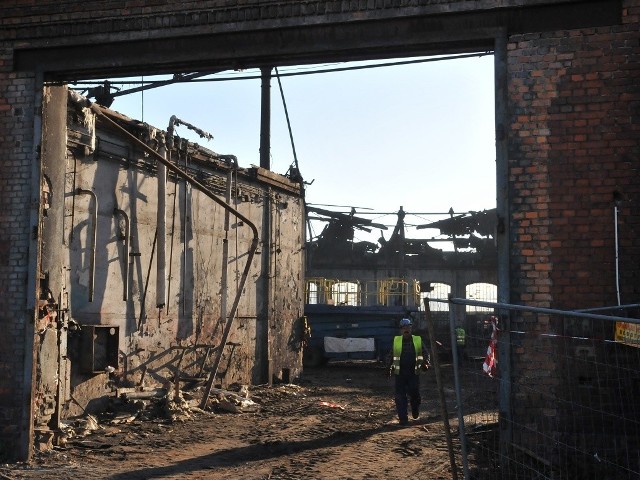 Parowozownia w Bydgoszczy wygląda teraz jak ruina - jest rozbierana i przeniesiona zostanie w nowe miejsce. Będzie to najprawdopodobniej leśny park w Myślęcinku