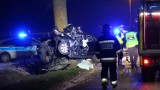 Śmiertelny wypadek w Międzylesiu. 25-latek rozbił się na drzewie [ZDJĘCIA]