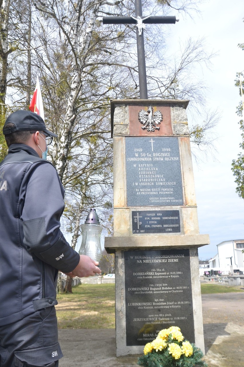 Funkcjonariusze służby więziennej z Żytkowic w gminie Garbatka-Letnisko pamiętają o zbrodni katyńskiej