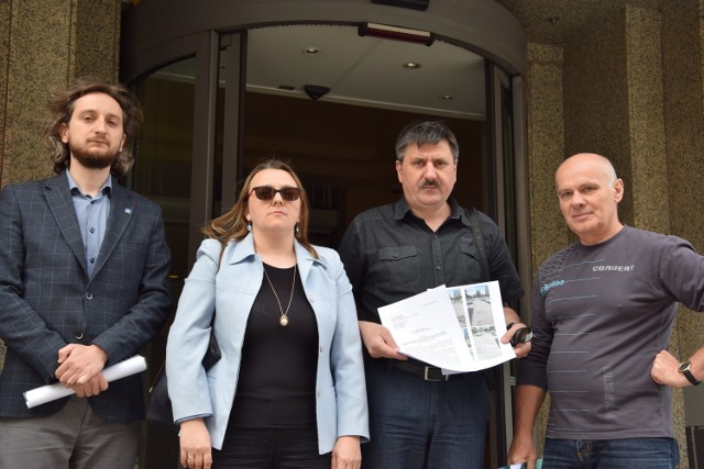Przedstawiciele mieszkańców z ulicy Kolistej kilka tygodni temu złożyli w magistracie petycję w sprawie przejęcia drogi przez miasto