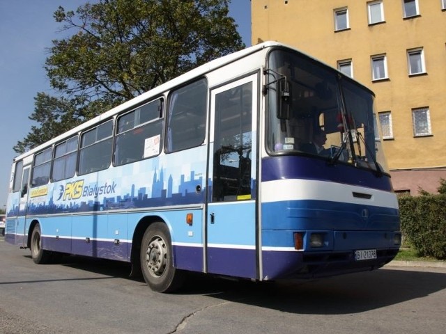 To w tym autobusie powiesił się jeden ze strajkujących pracowników PKS. W niedzielę przed południem koledzy odstawili pojazd na ulicę Fabryczną, by jak mówią, nie przypominał o tragedii. Zamierzają kontynuować protest.