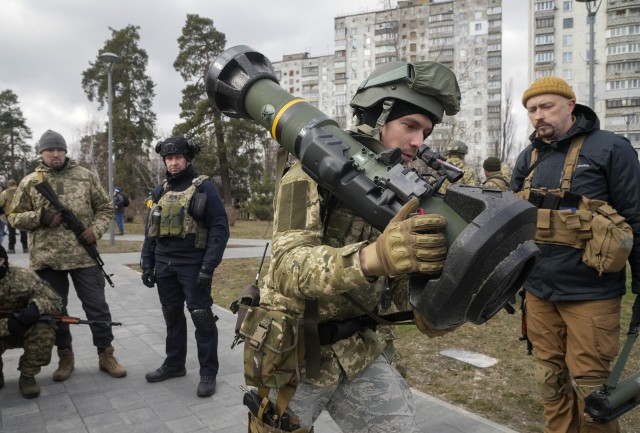 Obrońcy Kijowa szykują uzbrojenie i sprzęt
