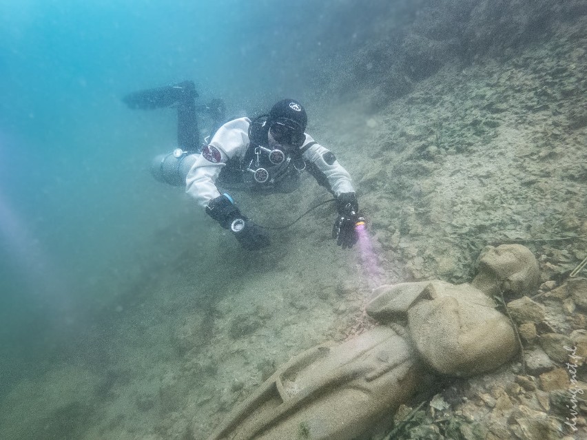 Niezwykłe przedmioty na dnie Balatonu w Trzebini. Zobacz, co skrywa podwodny świat [GALERIA]  