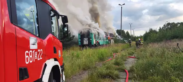 Strażacy zostali wezwani do gaszenia wagonu około 19.30