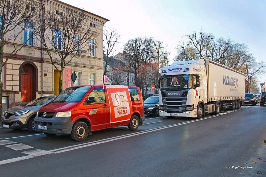 Szlachetna Paczka pomaga rodzinom w potrzebie.