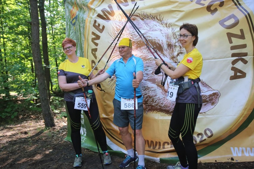 Zobacz kolejne zdjęcia. Przesuwaj zdjęcia w prawo - naciśnij...