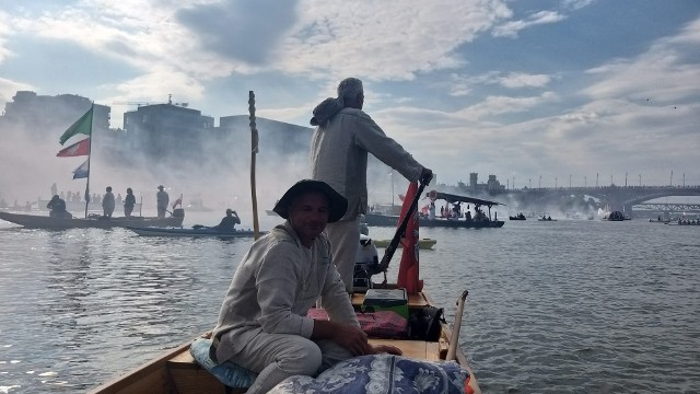 Rejs zakończył się 1 sierpnia, gdzie po południu wodniacy wzięli udział w uroczystościach patriotycznych na Wiśle i pięknej paradzie drewnianych łodzi. Więcej na kolejnych zdjęciach. 