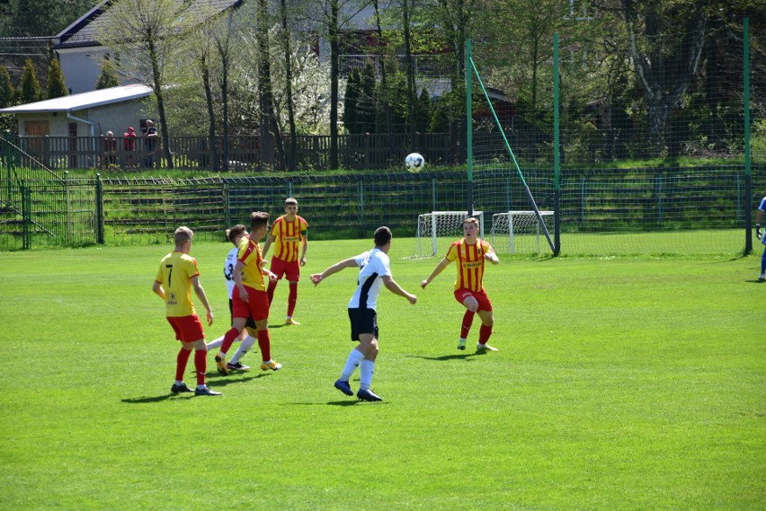 3 liga. Fatalna końcówka. Korona II Kielce zremisowała z Jutrzenką Giebułtów 2:2, mimo że do 88 minuty prowadziła 2:0 [ZDJĘCIA, WIDEO]