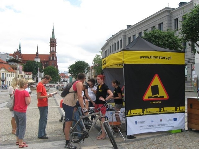 Akcję "Tiry na tory" zorganizowano na Rynku Kościuszki