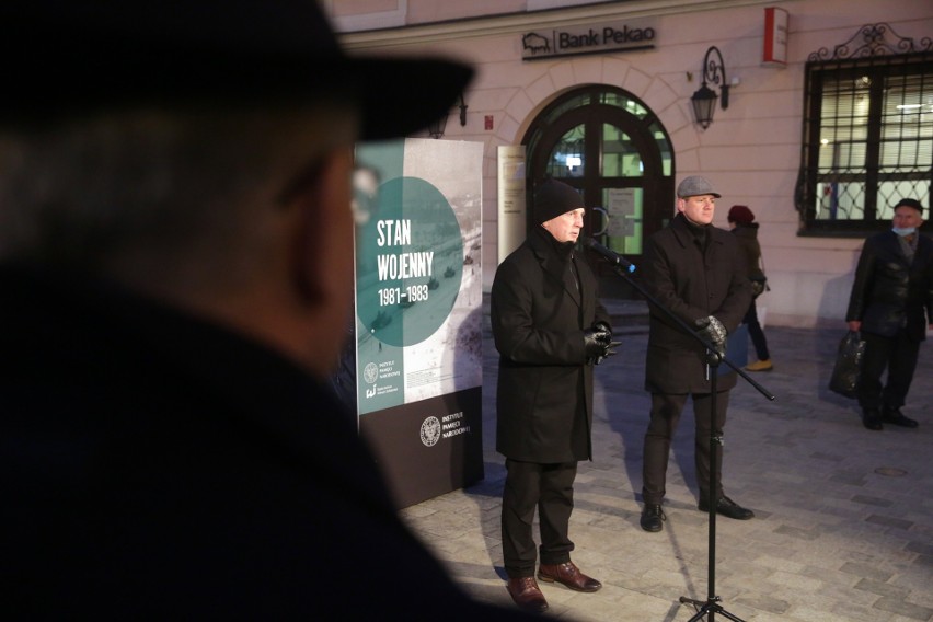 Można już oglądać wystawę IPN o stanie wojennym na placu Łokietka w Lublinie