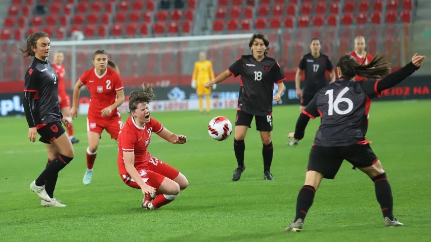 Zobacz kolejne zdjęcia. Przesuwaj zdjęcia w prawo - naciśnij...