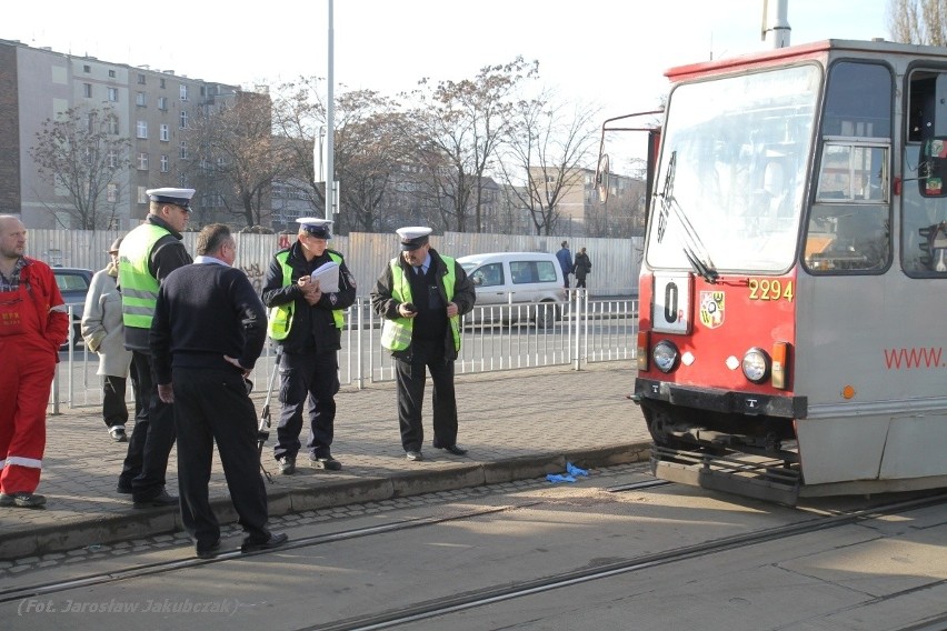 Wypadek na pl. Wróblewskiego - mężczyznę potrącił tramwaj