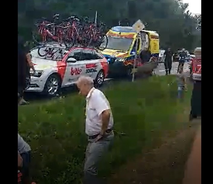 Śmiertelny wypadek na Tour de Pologne 2019. Bjorg Lambrecht zginął. Uderzył w betonowy przepust w Bełku. TDP 2019 jedzie