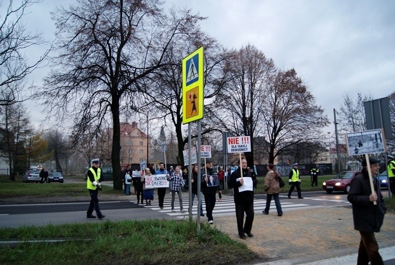 Protest przeciwko planowanej obwodnicy Olkusza.