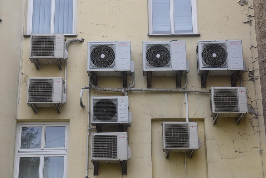 Klimatyzacja w bloku zwiększa komfort w mieszkaniu, ale bywa...