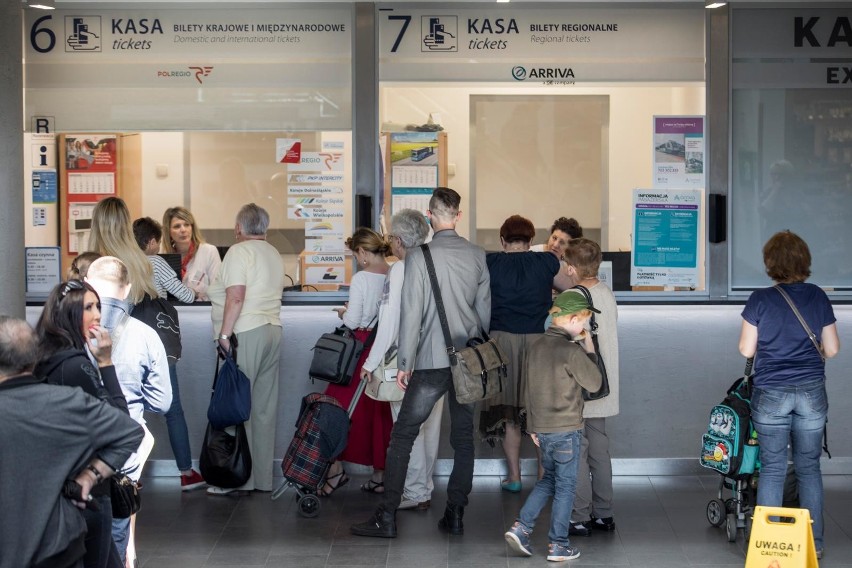 PKP Intercity: sprzedaż biletów na pociągi została...