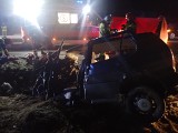Parszów, droga krajowa numer 42. Zderzenie volkswagena i bmw, jedna osoba zginęła na miejscu, poszkodowani nastolatkowie