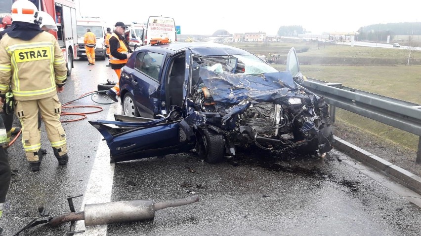 Śmiertelny wypadek na autostradzie A1 w m. Ropuchy 21.02.2019. 44-latka zginęła na autostradzie. Sprawca wypadku jechał pod prąd [ZDJĘCIA] 