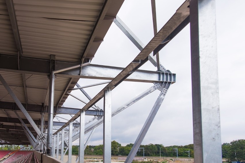 Podlaska ADMT zamontowała nowy dach na stadionie Widzewa Łódź