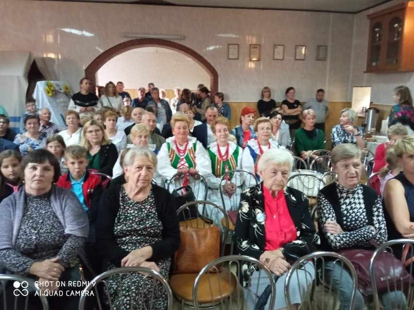 Koncertowy, piękny finał projektu Koła Gospodyń Wiejskich w Olesznie poświęconego Prymasowi Tysiąclecia (ZDJĘCIA)