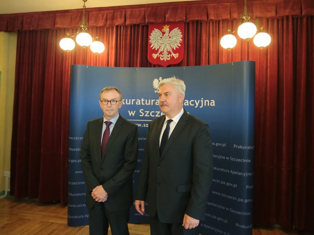 Helmut Trost, prokurator generalny Meklemburgii - Pomorza  (z lewej), Józef Skoczeń, prokurator apelacyjny w Szczecinie.