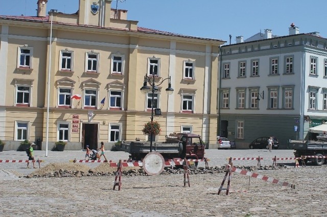 W Urzędzie Miejskim w Przemyślu zatrudnionych jest obecnie 334 osoby na 327,23 etatów.