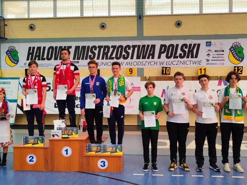 Dwa medale łuczników Stelli Kielce na Halowych Mistrzostwach Polski Juniorów Młodszych w Dąbrowie Tarnowskiej. Zobacz zdjęcia