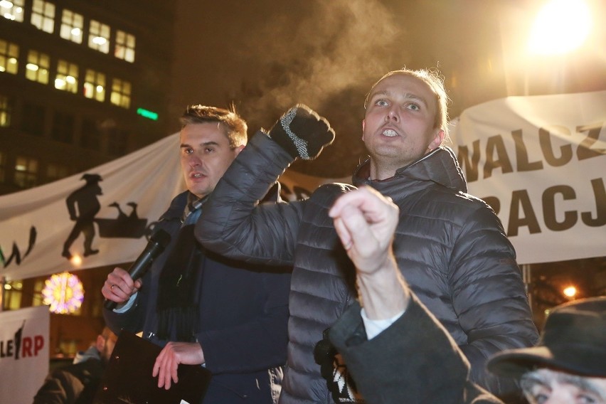 Wrocław: Protest w obronie wolnych mediów na pl. Solnym: "Nie ma zgody na takie metody"