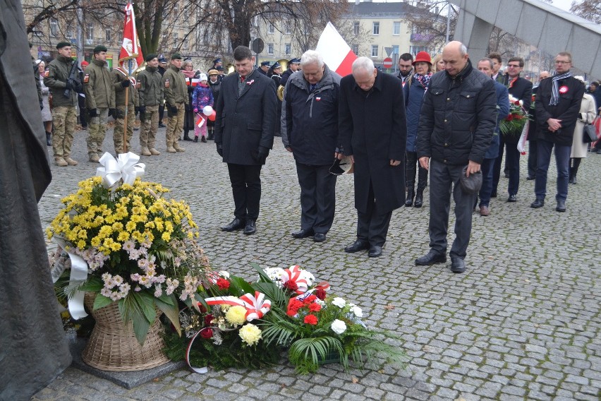 Święto Niepodległości w Częstochowie. Msza święta w Archikatedrze i marsz aleją NMP [ZDJĘCIA]