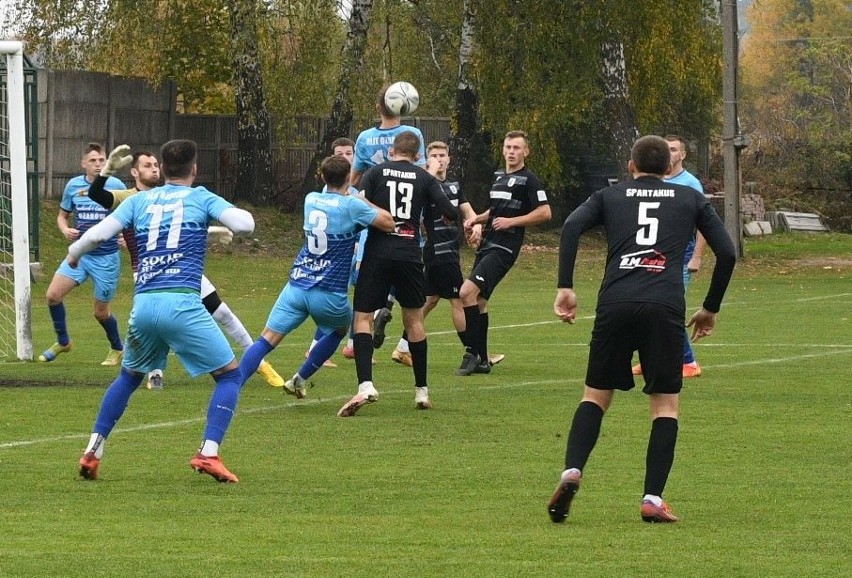 Gra świętokrzyska piłkarska Hummel 4. Liga. Rekordowa wygrana Wiernej z Góralem, remis w Daleszycach, Star lepszy w meczu na szczycie