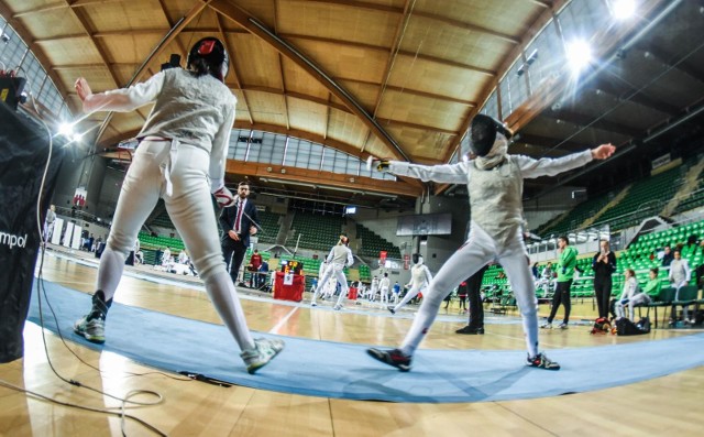 Ok. 160 zawodników zawitało do Bydgoszczy, aby walczyć w indywidualnych i drużynowych mistrzostwach Polski juniorów we florecie kobiet i mężczyzn. Prawo startu uzyskali wszyscy zawodnicy kategorii wiekowej juniora (20–18 lat) i juniora młodszego (17–15 lat). Zawody rozgrywano zgodnie z przepisami FIE i regulaminem PZS.ZOBACZ ZDJĘCIA Z HALI "ŁUCZNICZKA" >>>