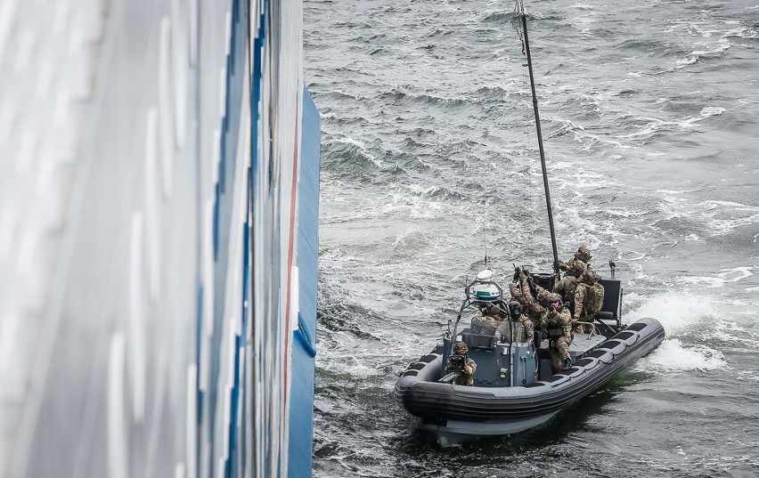 Ćwiczenie pokazowe działań antyterrorystycznych i...