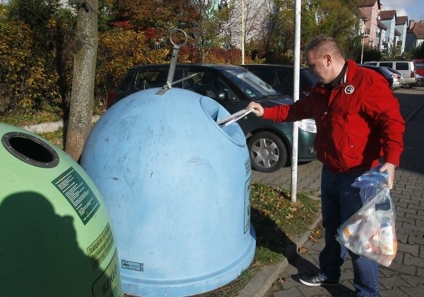 Radni dyskutują nad metodą opłat za śmieci.