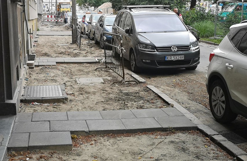 Kraków. Przebudowa placu Biskupiego. Zobacz stan prac [WIDEO, ZDJĘCIA]