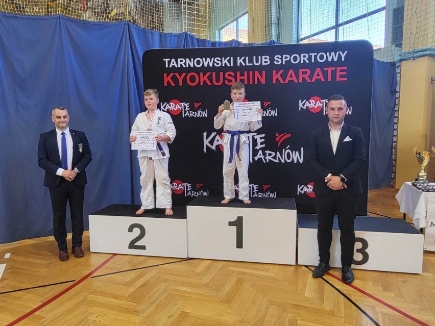 Sukcesy sandomierskich karateków w turnieju w Tarnowie. Zawodnicy przywieźli dużo medali
