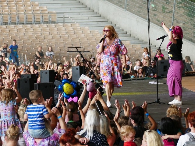 W ramach akcji Bezpieczne Wakacje dla mieszkańców Koszalina zaśpiewała Majka Jeżowska.