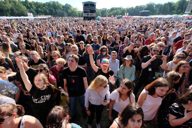 "Męskie Granie" rozpoczęte! Poznań to pierwszy przystanek na tegorocznej trasie. Na Cytadeli wystąpili m.in. Coma, Dawid Podsiadło, Fisz Emade Tworzywo, Kortez, Pogodno i Męskie Granie Orkiestra z singlem "Początek".Przejdź do kolejnego zdjęcia --->