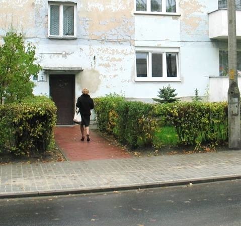 Ulicę i chodniki odnowiono, ale bloki nadal są odrapane i brzydkie. Potrzeba tu dobrego gospodarza.